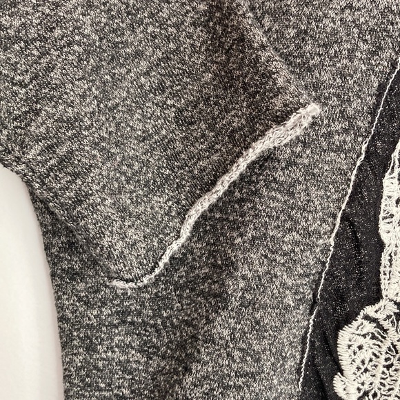 Black Bead| Stitched Skull Sweatshirt sz Small - Picture 6 of 9